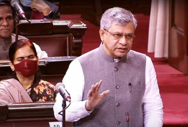 सख्त सोशल मीडिया मानदंड लागू करने को तैयार सरकार : आईटी मंत्री